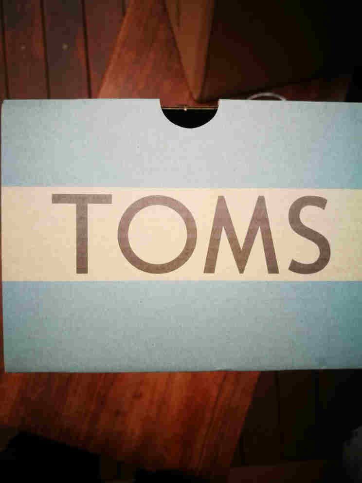 TOMS19新品帆布鞋好不好用，真實(shí)測評值得購買