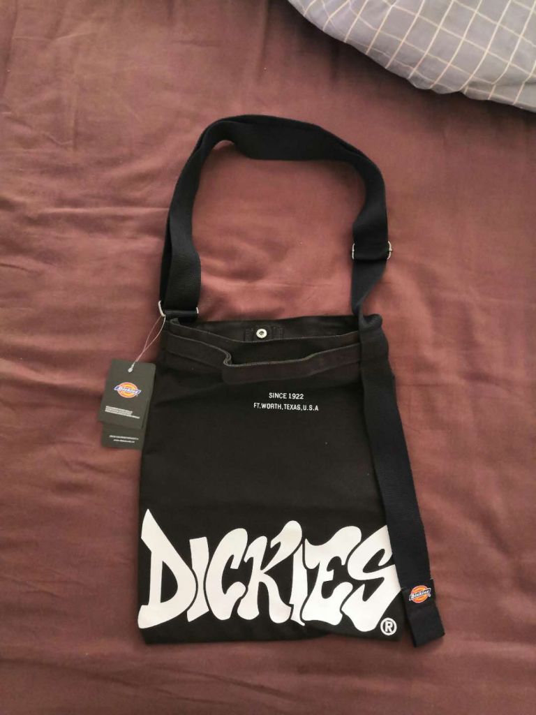 dickies斜挎包怎么樣，當生日禮物好不好呢